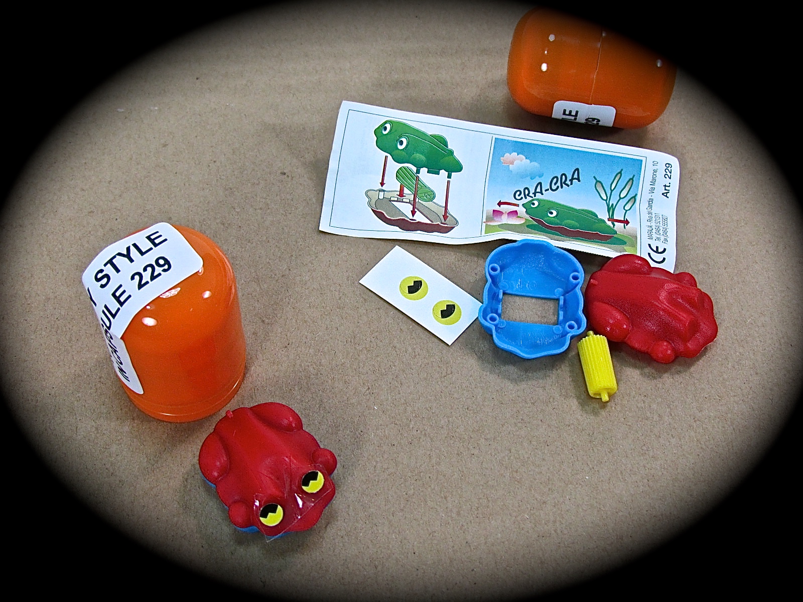 Kinder egg frog toy online